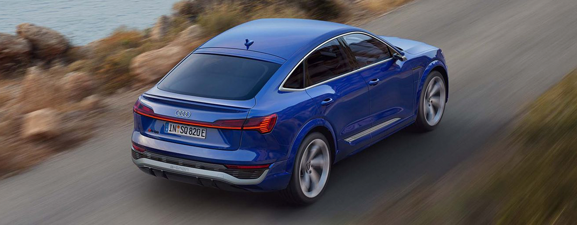 Audi SQ8 Sportback e-tron na pista