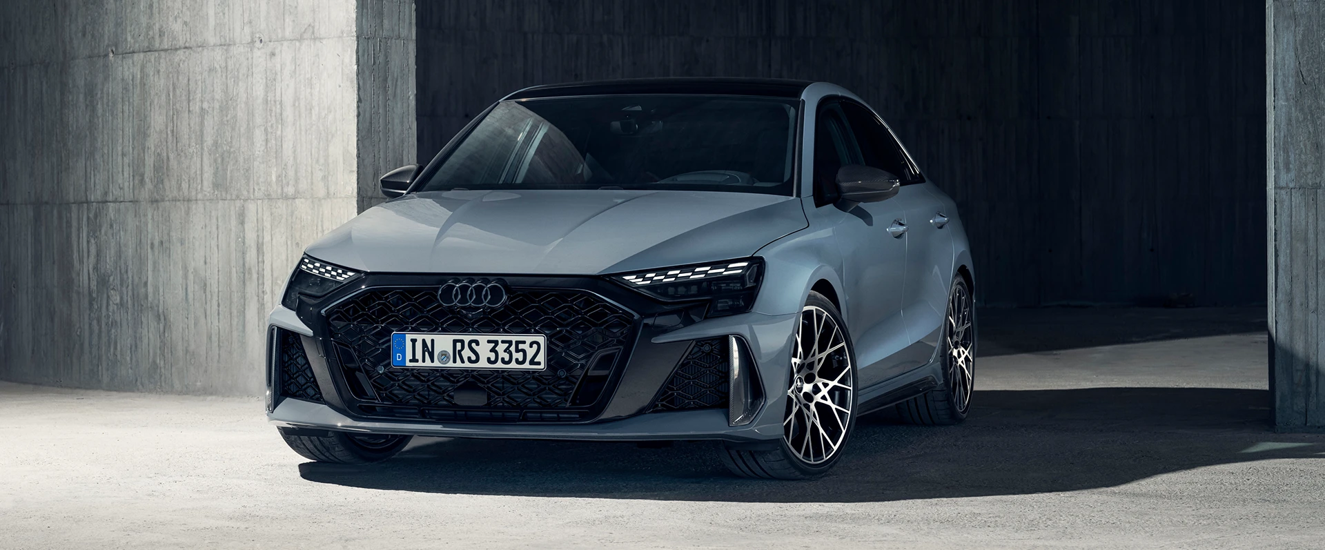 Vista frontal do Audi RS 3 Sedan