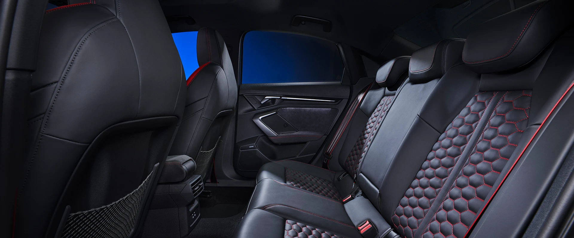 Detalhes dos bancos traseiros do modelo RS 3 Sedan