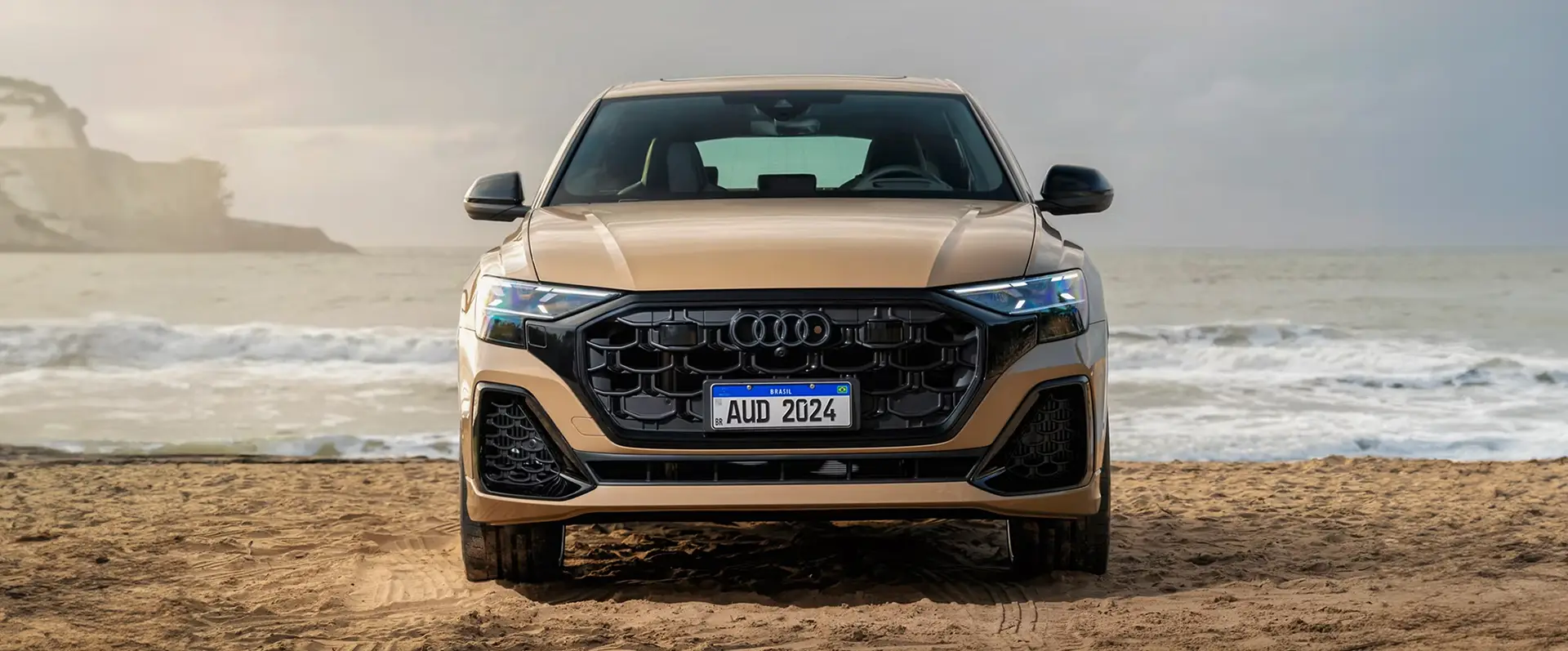 Vista frontal do Audi Q8 SUV