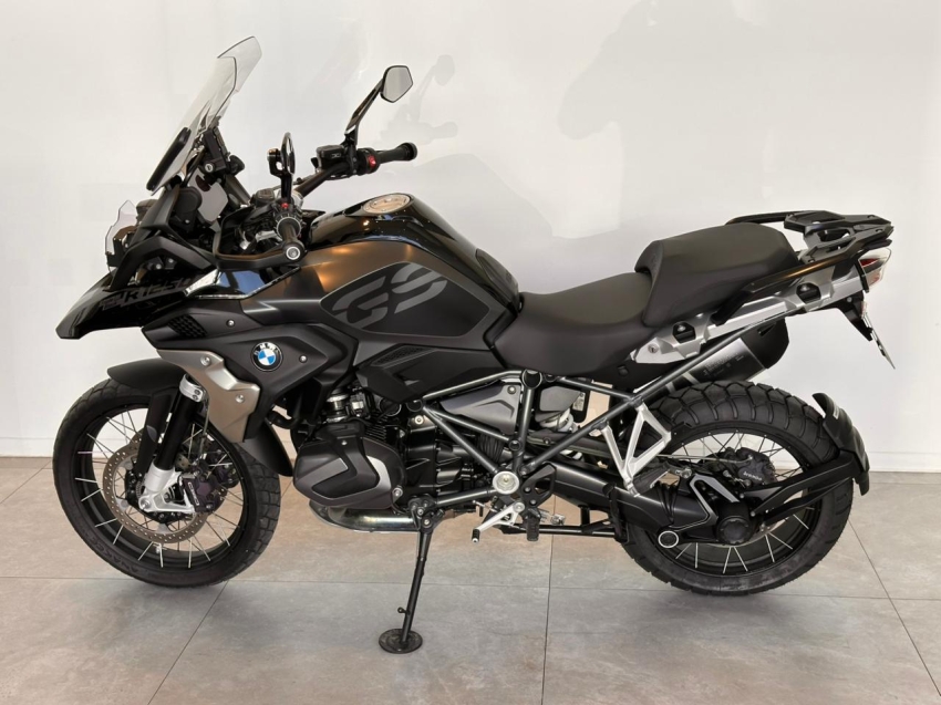 PREMIUM TRIPLE BLACK