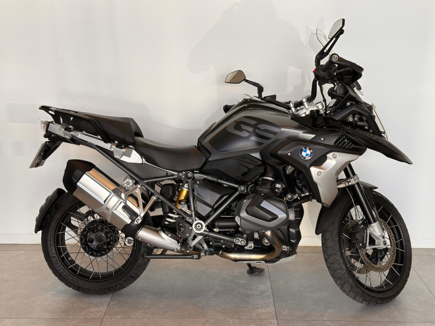 PREMIUM TRIPLE BLACK