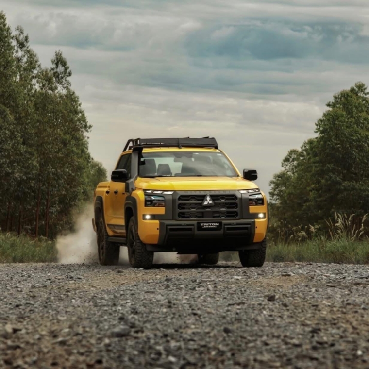 Mitsubishi-L200 TRITON-2.4 16V TURBO DIESEL SPORT SAVANA CD 4P 4X4 AUTOMÁTICO