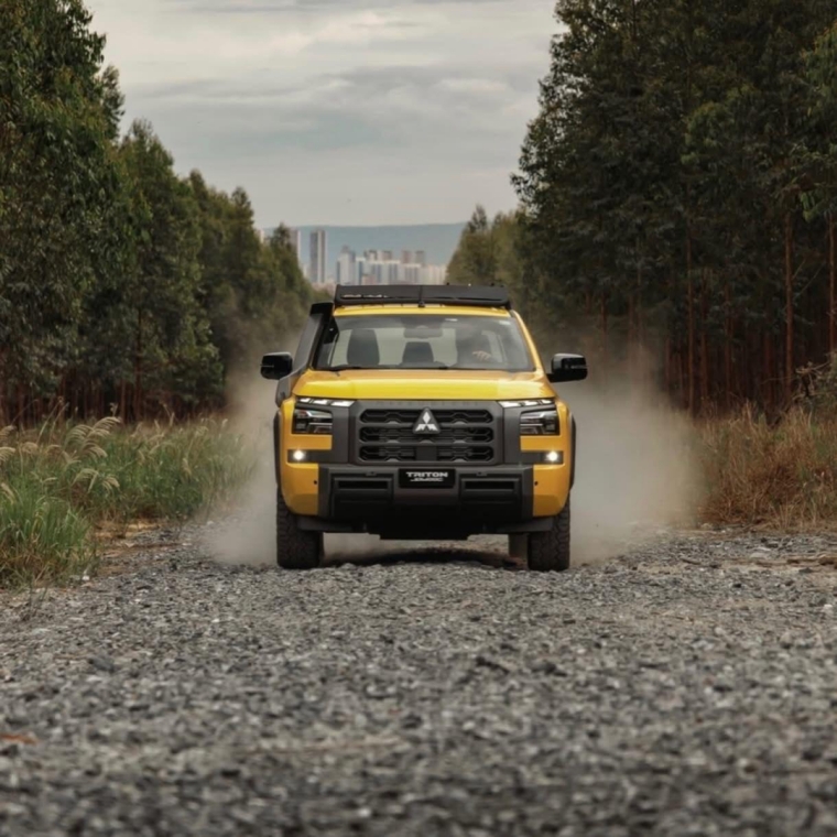 Mitsubishi-L200 TRITON-2.4 16V TURBO DIESEL SPORT SAVANA CD 4P 4X4 AUTOMÁTICO