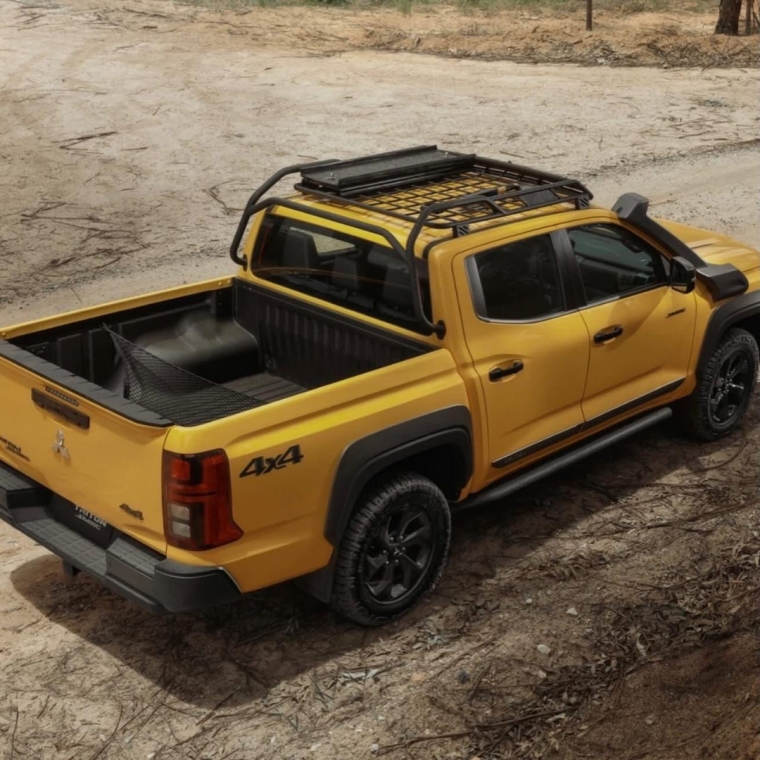 Mitsubishi-L200 TRITON-2.4 16V TURBO DIESEL SPORT SAVANA CD 4P 4X4 AUTOMÁTICO