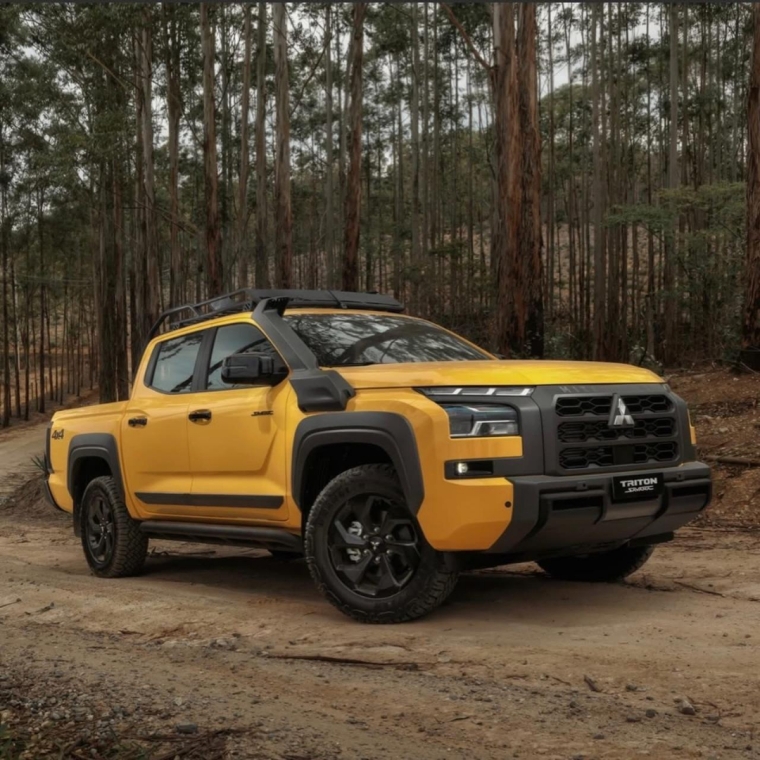 Mitsubishi-L200 TRITON-2.4 16V TURBO DIESEL SPORT SAVANA CD 4P 4X4 AUTOMÁTICO