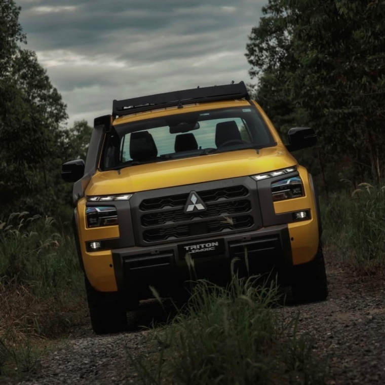 Mitsubishi-L200 TRITON-2.4 16V TURBO DIESEL SPORT SAVANA CD 4P 4X4 AUTOMÁTICO