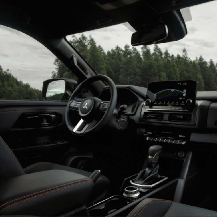 Mitsubishi-L200 TRITON-2.4 16V TURBO DIESEL SPORT SAVANA CD 4P 4X4 AUTOMÁTICO