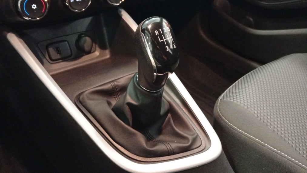 GM - Chevrolet-ONIX-1.0 FLEX LT MANUAL