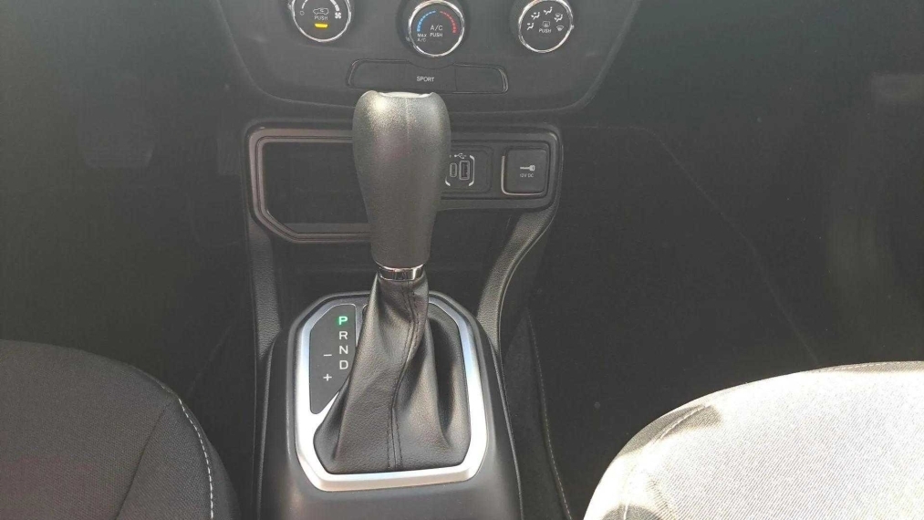 Jeep-RENEGADE-1.3 T270 TURBO FLEX SPORT AT6