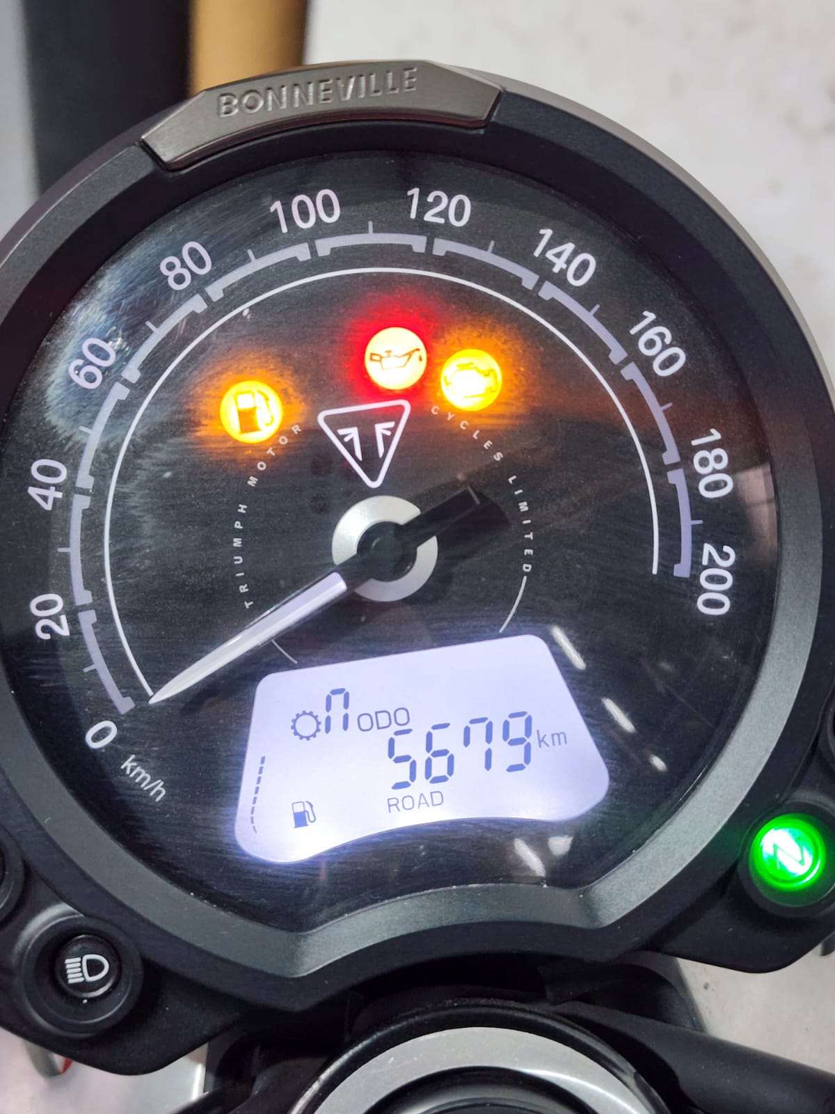 TRIUMPH-STREET-STREET  TWIN 900cc