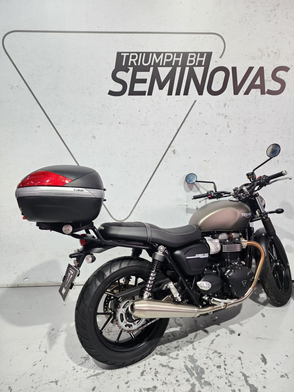 TRIUMPH-STREET-STREET  TWIN 900cc