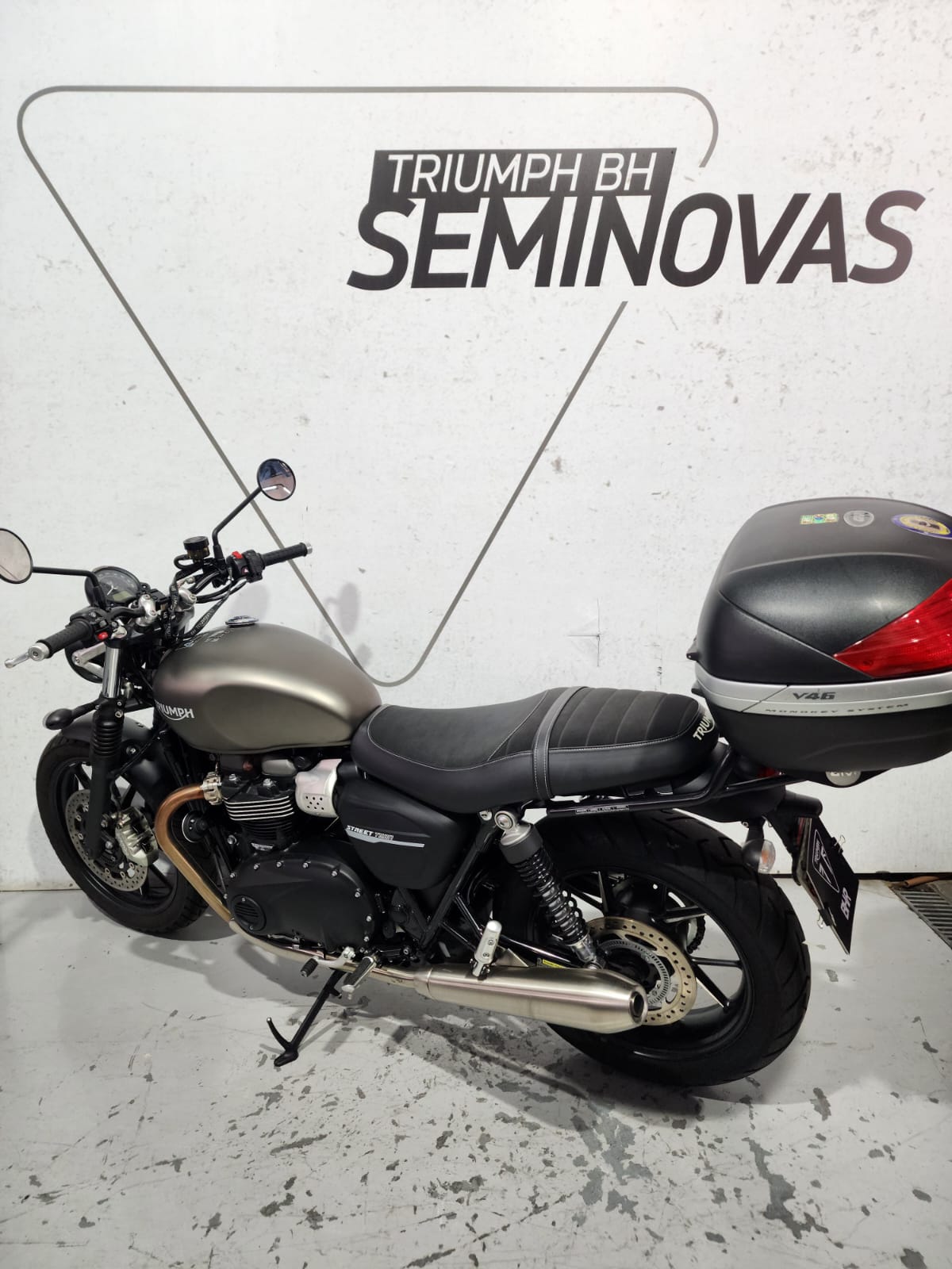 TRIUMPH-STREET-STREET  TWIN 900cc