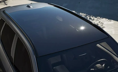 Teto panorâmico de vidro colorido.