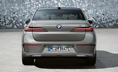 Design da traseira do veículo.