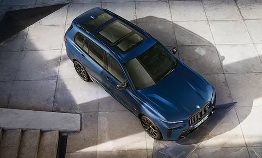 Design de superfícies de proporções generosas e espaço visível.