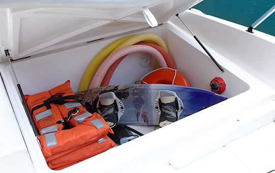 Amplo solário de popa