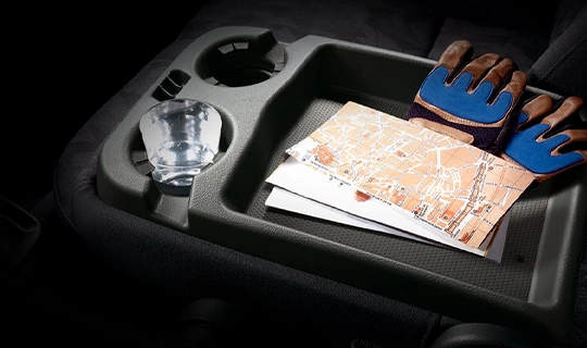 Console central com descansa-braço rebatível