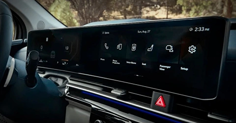 Novo display panorâmico com telas curvas integradas