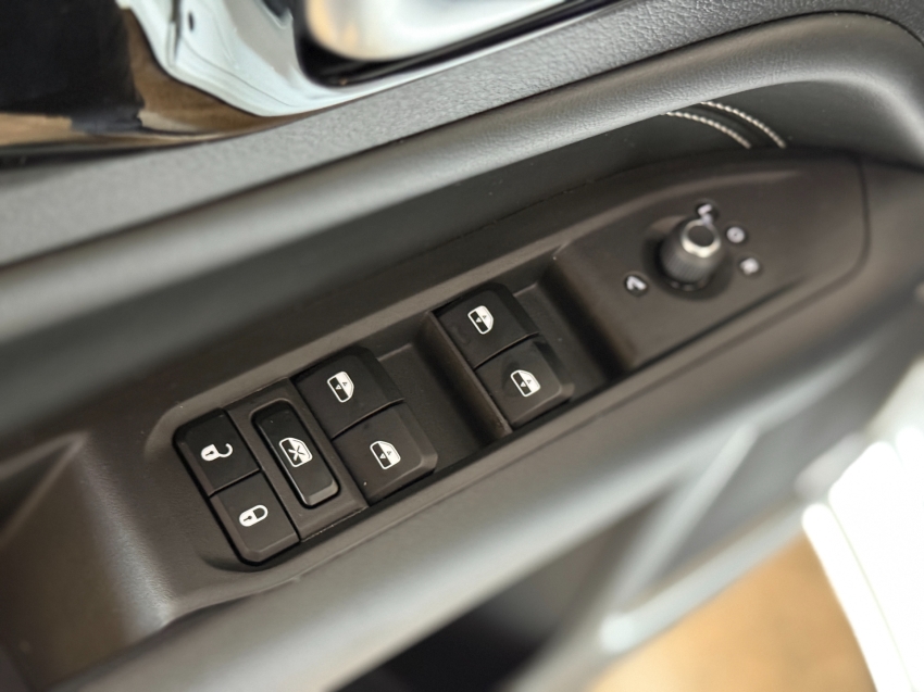 Jeep-COMPASS-2.0 HURRICANE 4 TURBO GASOLINA BLACKHAWK AT9