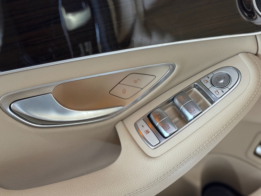 Mercedes-Benz-C 180-1.6 CGI FLEX EXCLUSIVE 9G-TRONIC