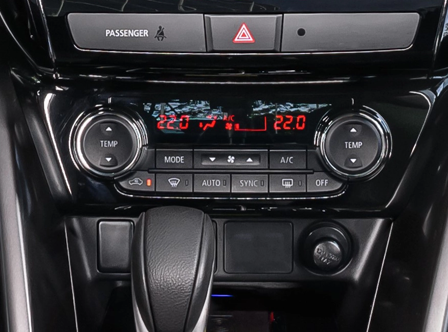 AR-CONDICIONADO AUTOMÁTICO DIGITAL DUAL ZONE