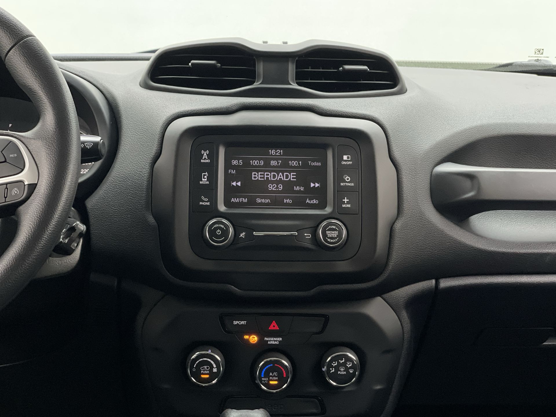 Renegade Sport 1.8 4x2 Flex 16V Aut.