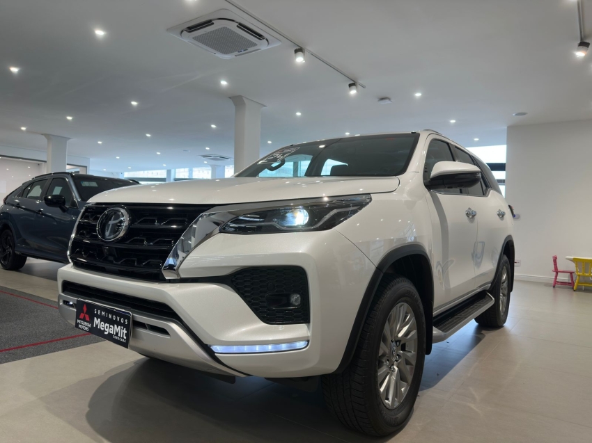 2.8 D-4D TURBO DIESEL SRX 7L 4X4 AUTOMÁTICO