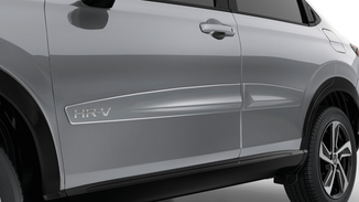 FRISO COM LOGO PRATA METÁLICO