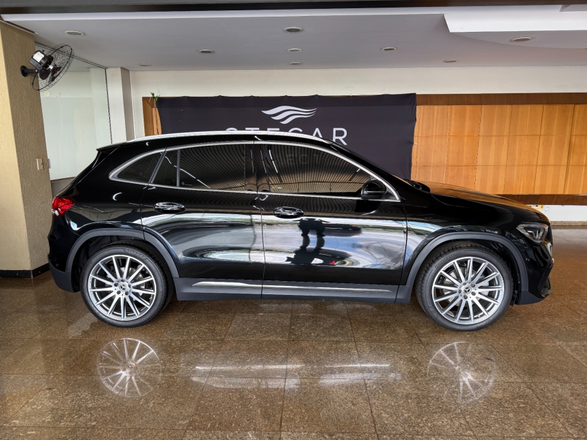 Mercedes-Benz-GLA 200-1.3 GCI GASOLINA AMG LINE 7G-DCT