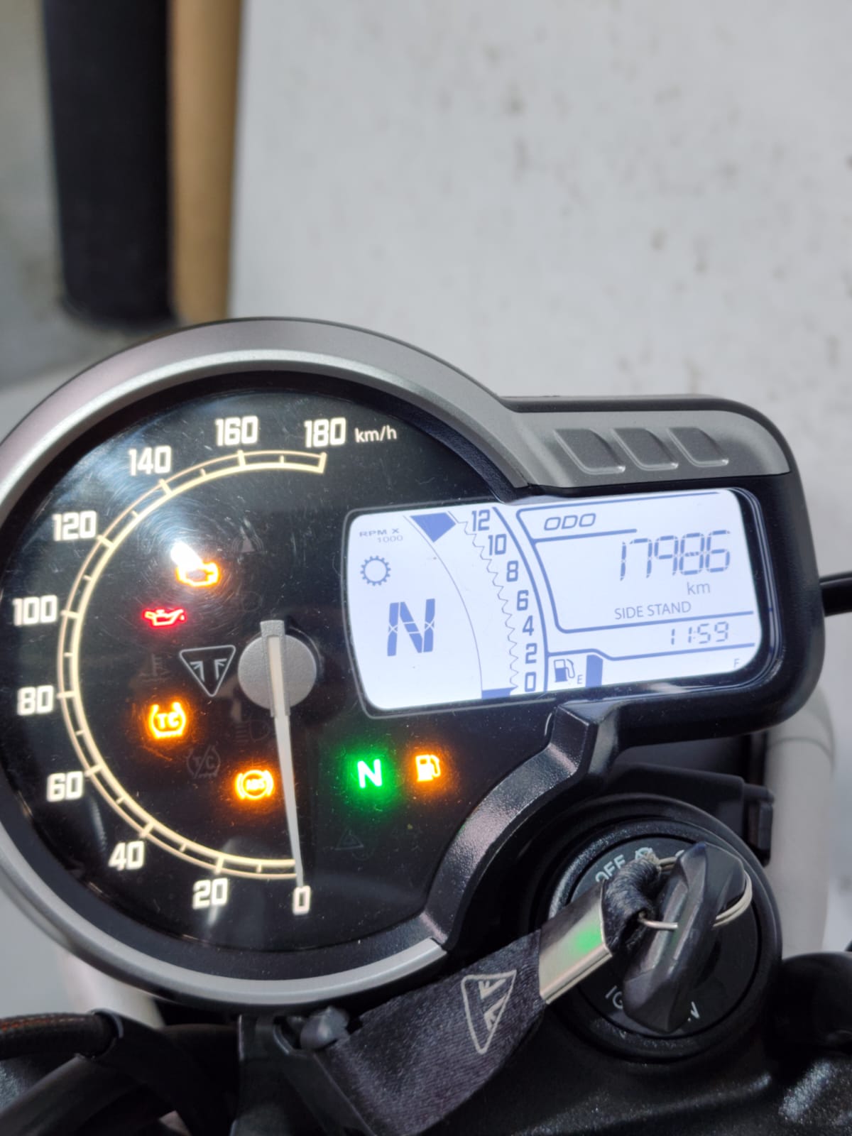 TRIUMPH-SCRAMBLER-SCRAMBLER 400X