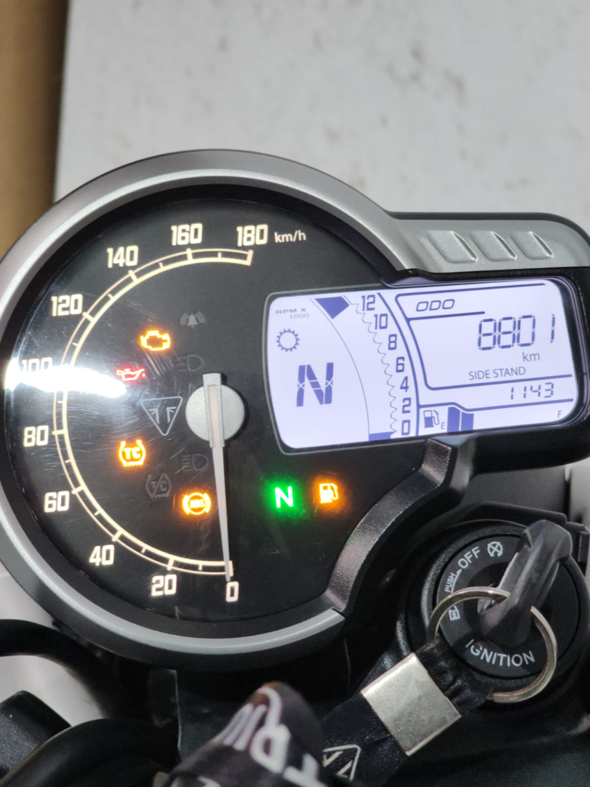 TRIUMPH-SCRAMBLER-SCRAMBLER 400X