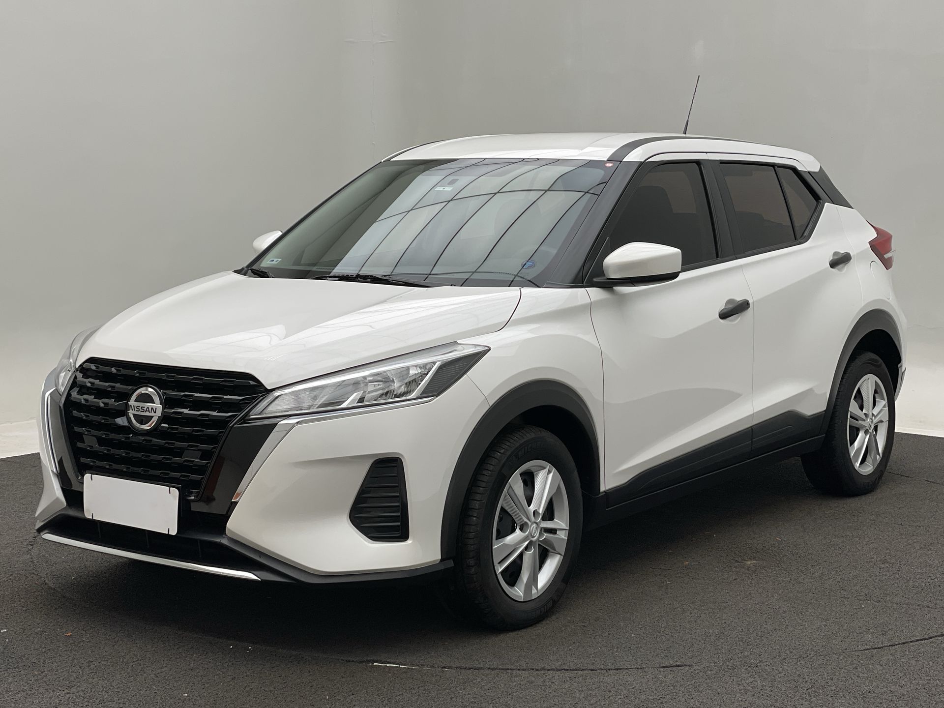 KICKS Active 1.6 16V Flex Aut.