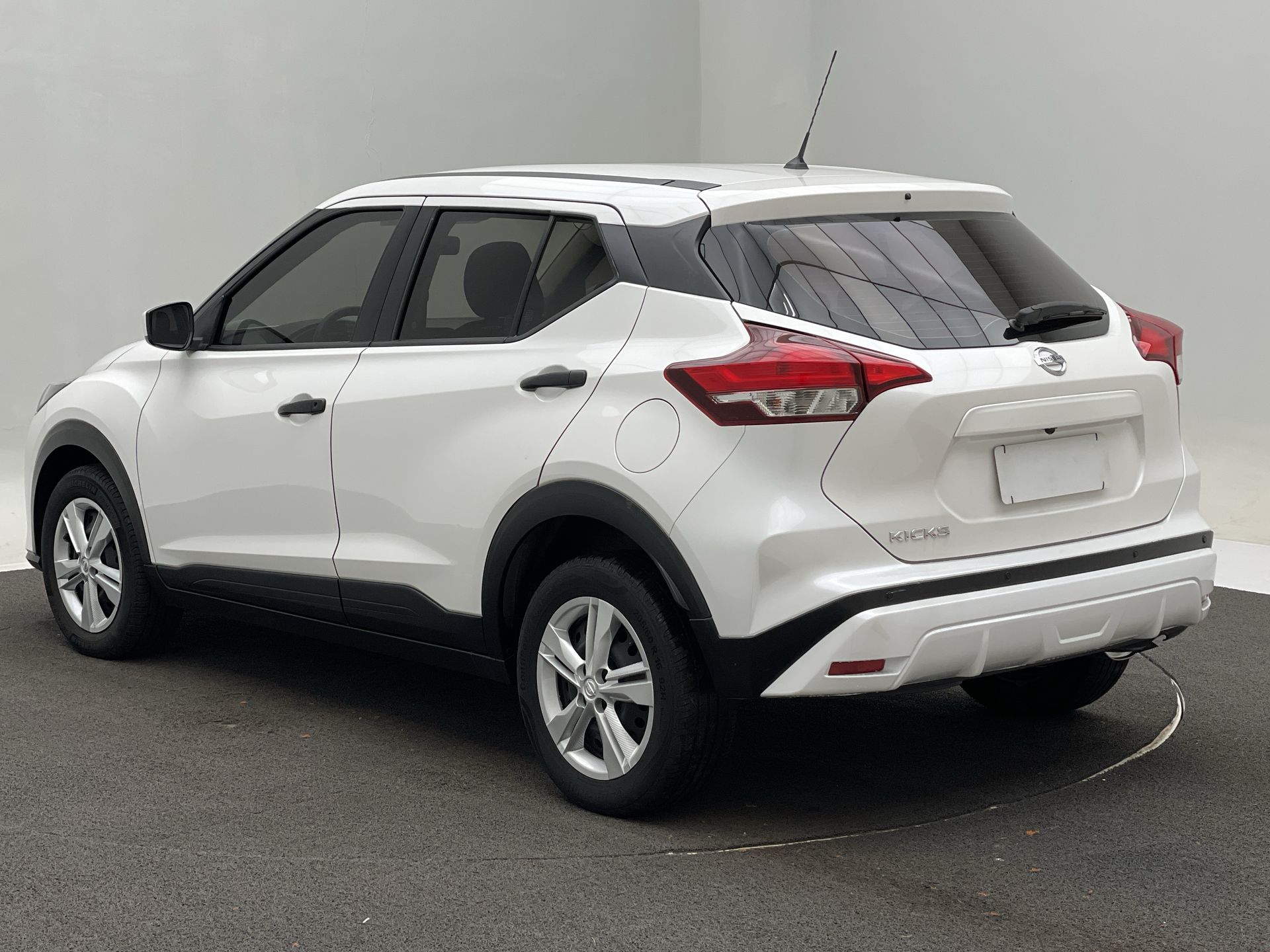 KICKS Active 1.6 16V Flex Aut.