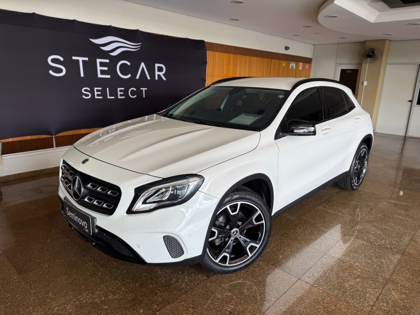 Mercedes-Benz-GLA 200-1.6 CGI FLEX NIGHT 7G-DCT