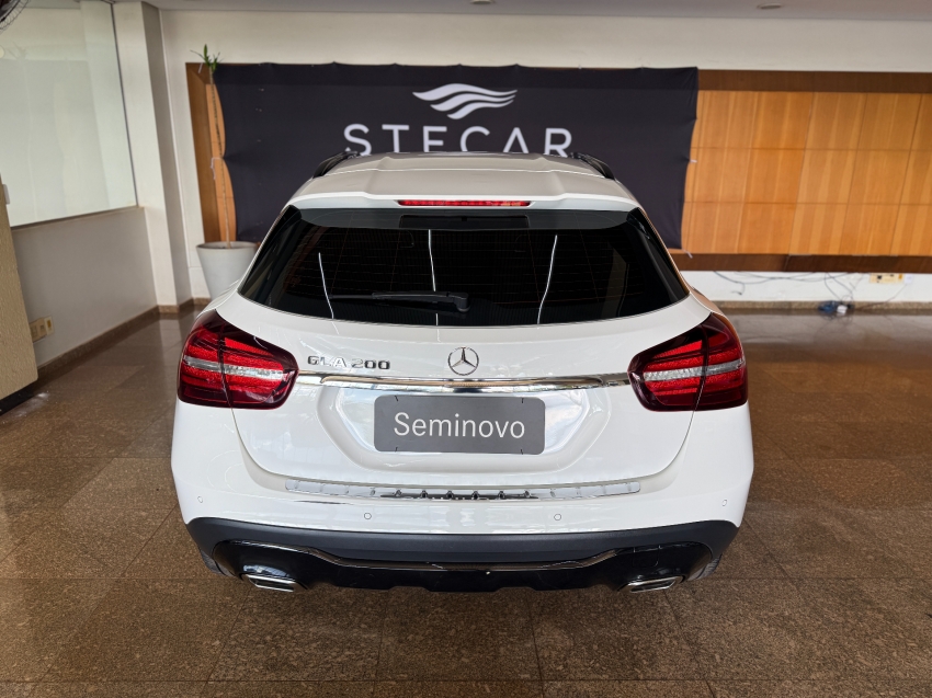 Mercedes-Benz-GLA 200-1.6 CGI FLEX NIGHT 7G-DCT