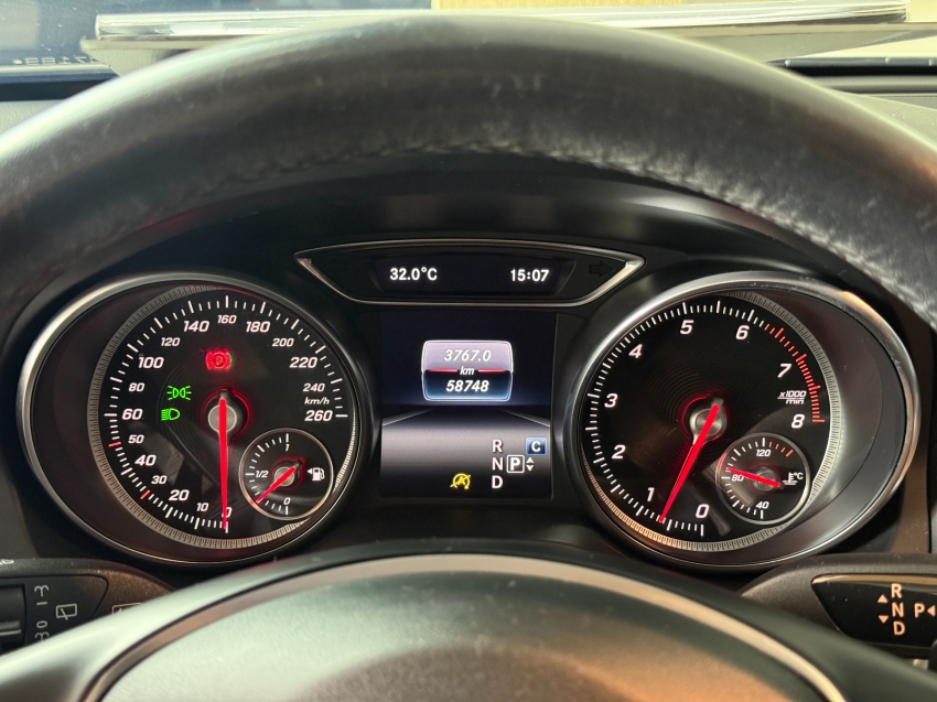 Mercedes-Benz-GLA 200-1.6 CGI FLEX NIGHT 7G-DCT