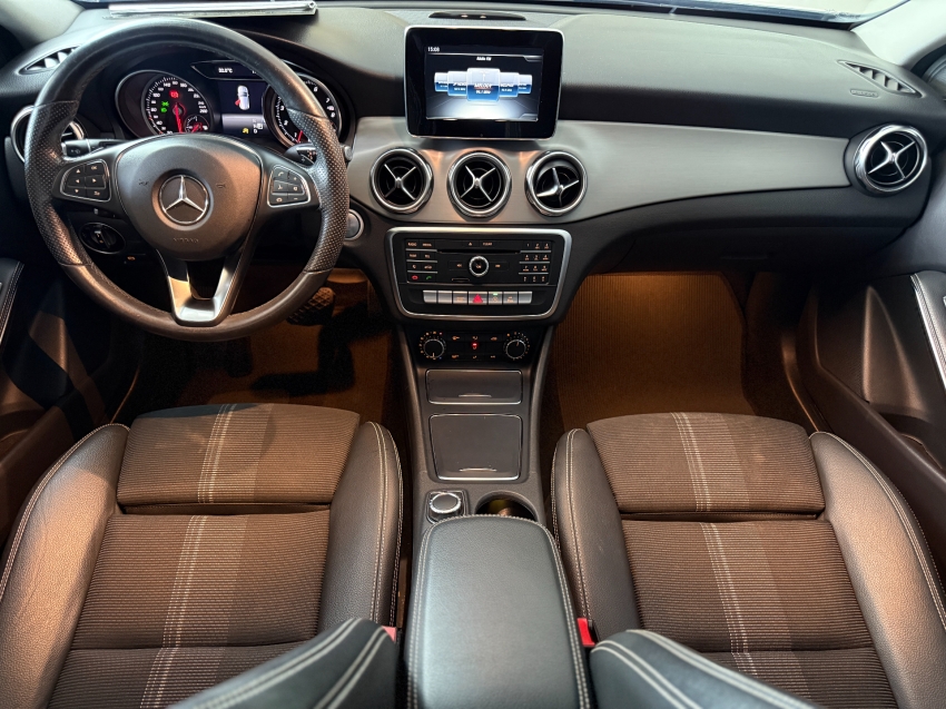 Mercedes-Benz-GLA 200-1.6 CGI FLEX NIGHT 7G-DCT