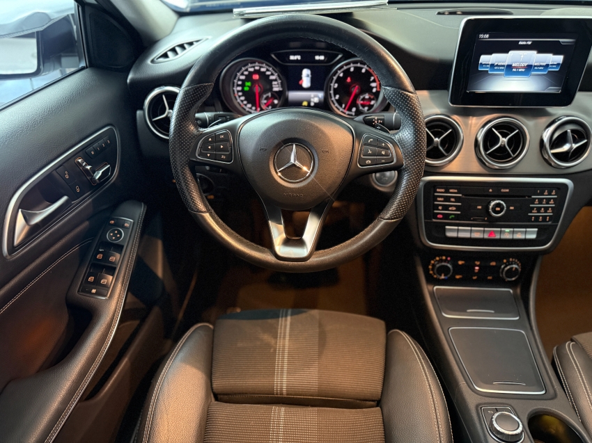 Mercedes-Benz-GLA 200-1.6 CGI FLEX NIGHT 7G-DCT