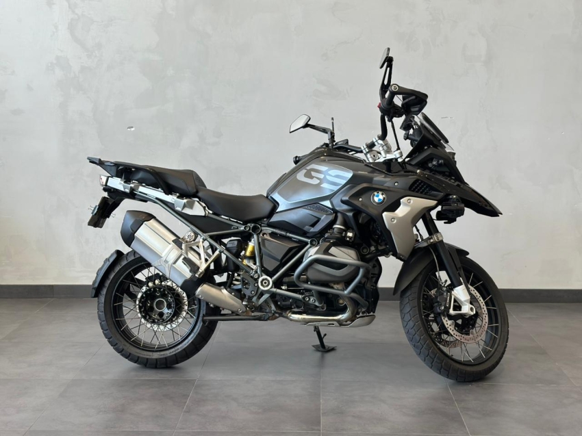 PREMIUM TRIPLE BLACK