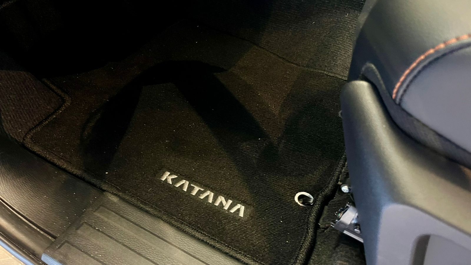 Mitsubishi-Triton-Triton Katana 2.4 CD 4x4 TB Diesel Aut.