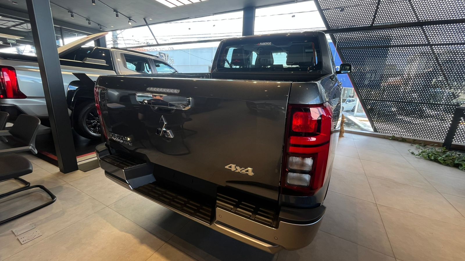 Mitsubishi-Triton-Triton HPE 2.4 CD 4x4 TB Diesel Aut.