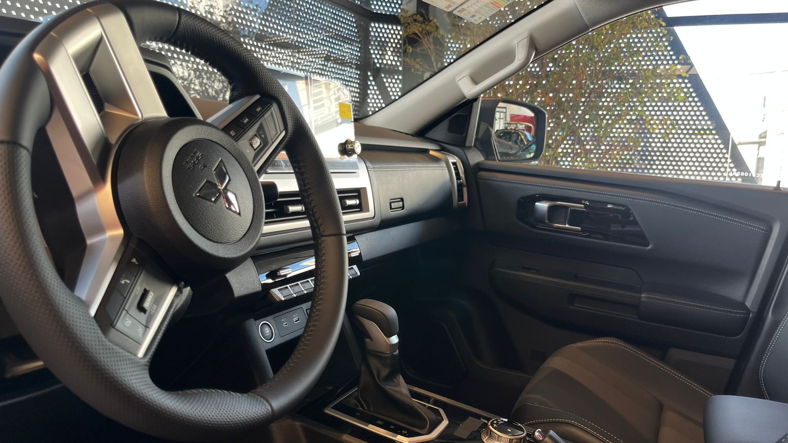 Mitsubishi-Triton-Triton HPE 2.4 CD 4x4 TB Diesel Aut.