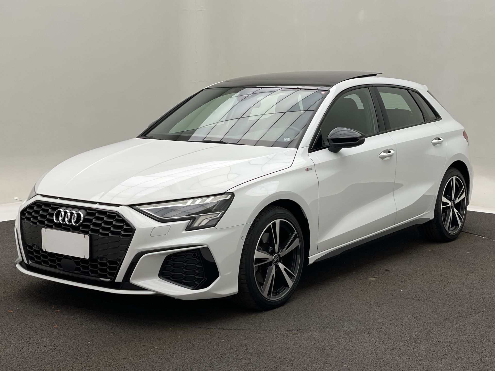 A3 Sportb. Perf. Black 2.0 S-tron.(Híb.)