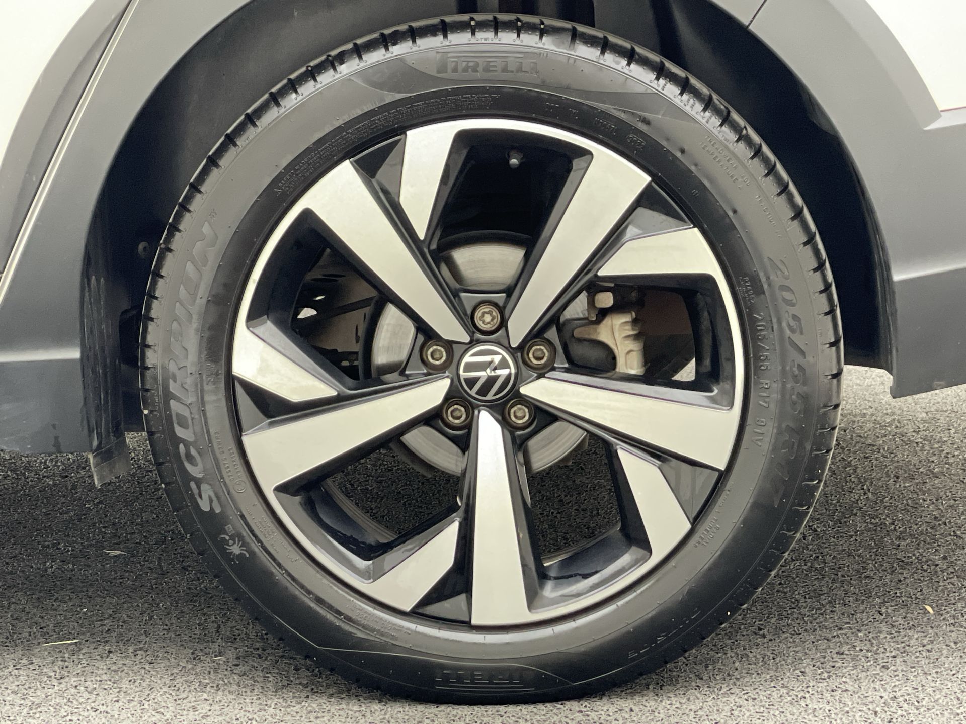 Nivus Highline 1.0 200 TSI Flex Aut.