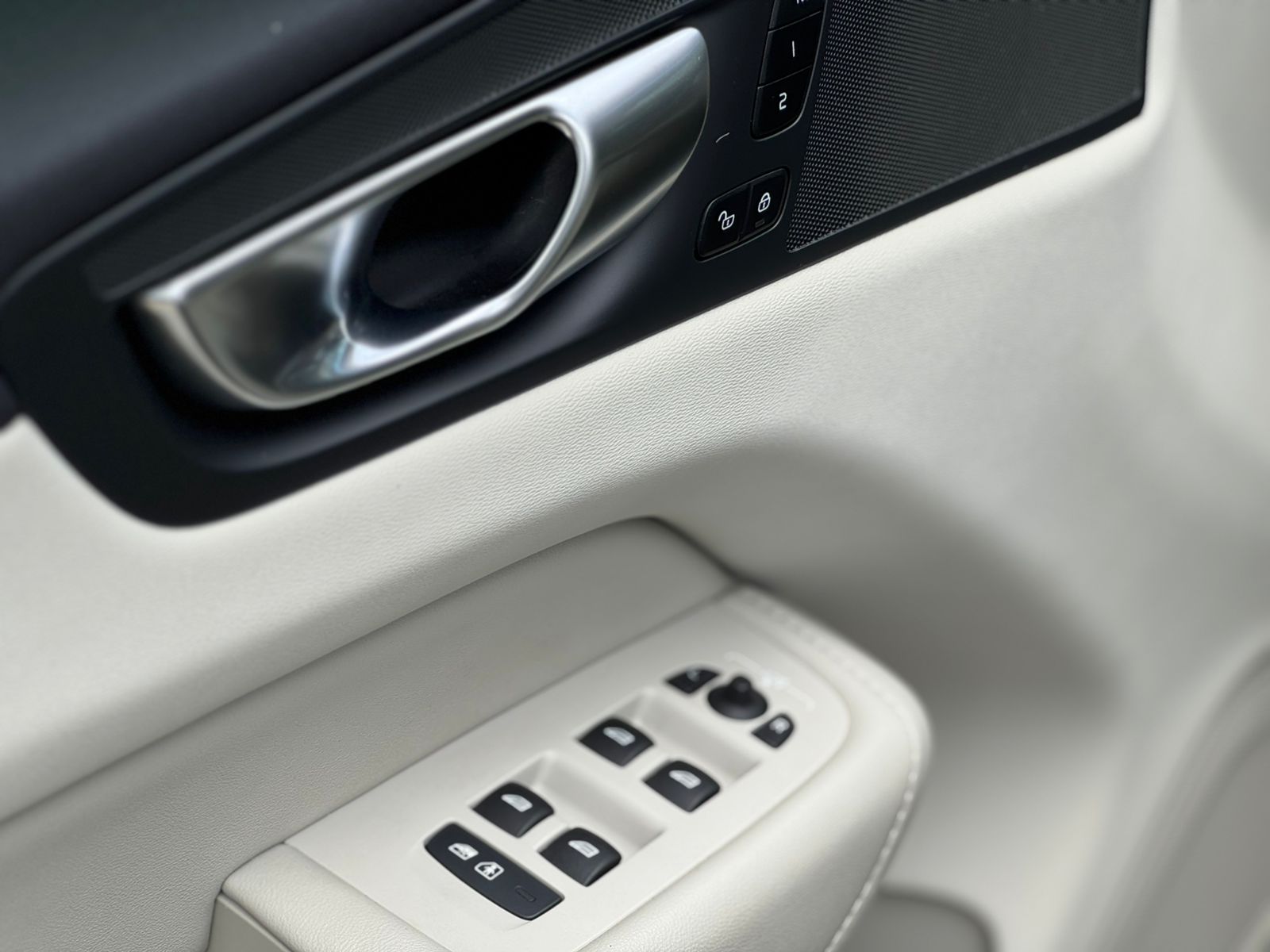 Volvo-XC 60-XC 60 T-8 Plus 2.0 AWD (Híbrido)