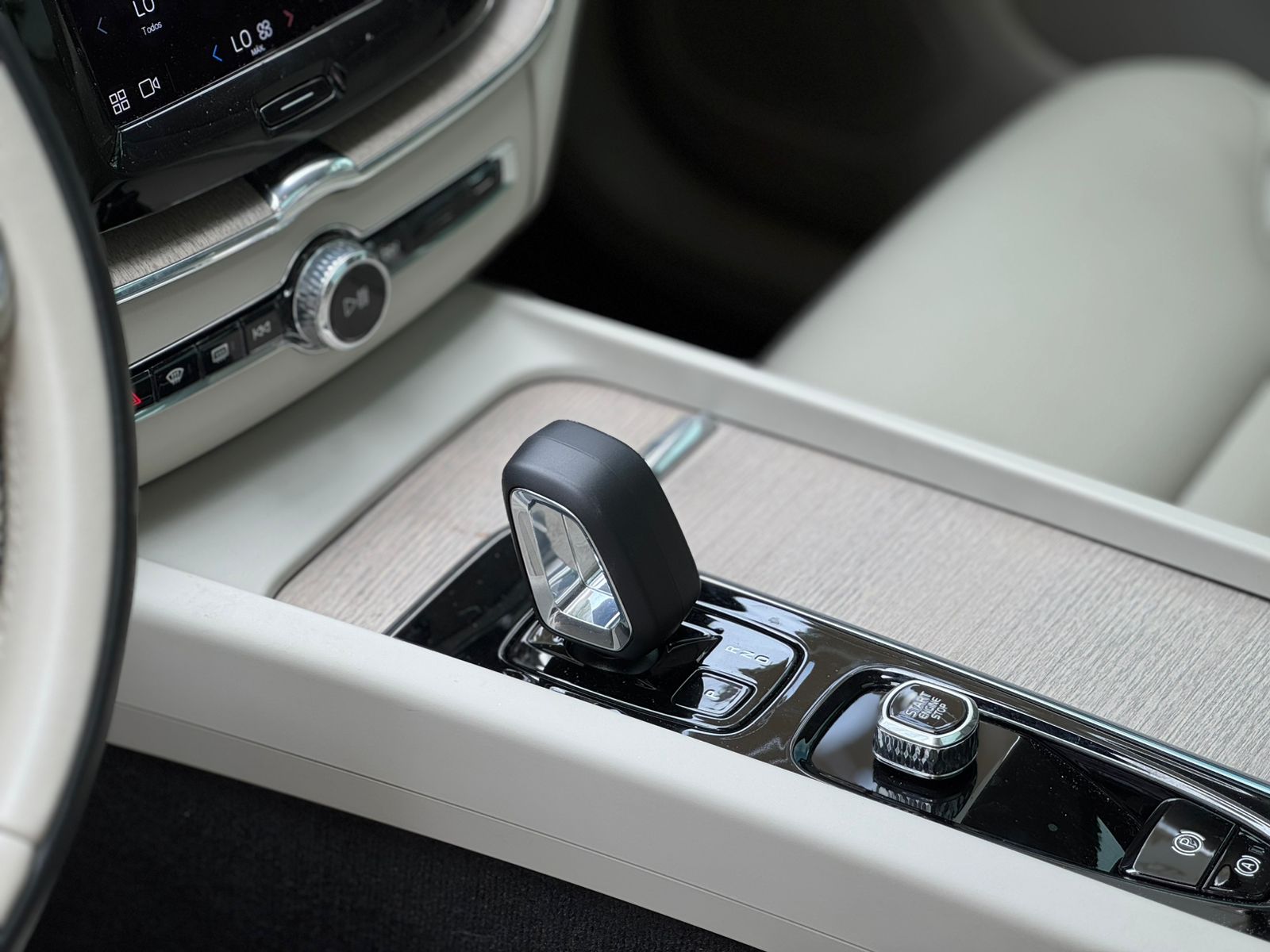 Volvo-XC 60-XC 60 T-8 Plus 2.0 AWD (Híbrido)