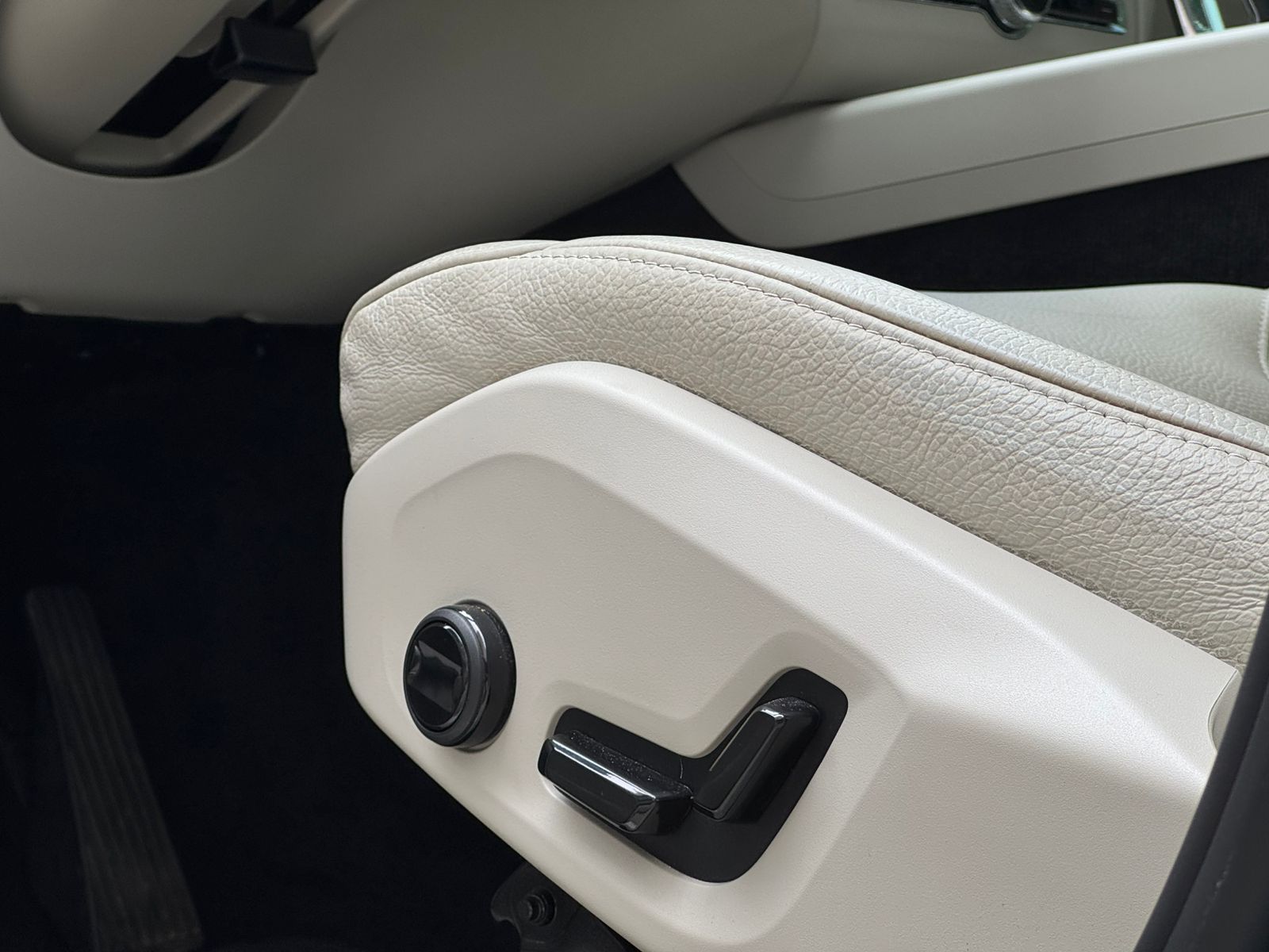 Volvo-XC 60-XC 60 T-8 Plus 2.0 AWD (Híbrido)