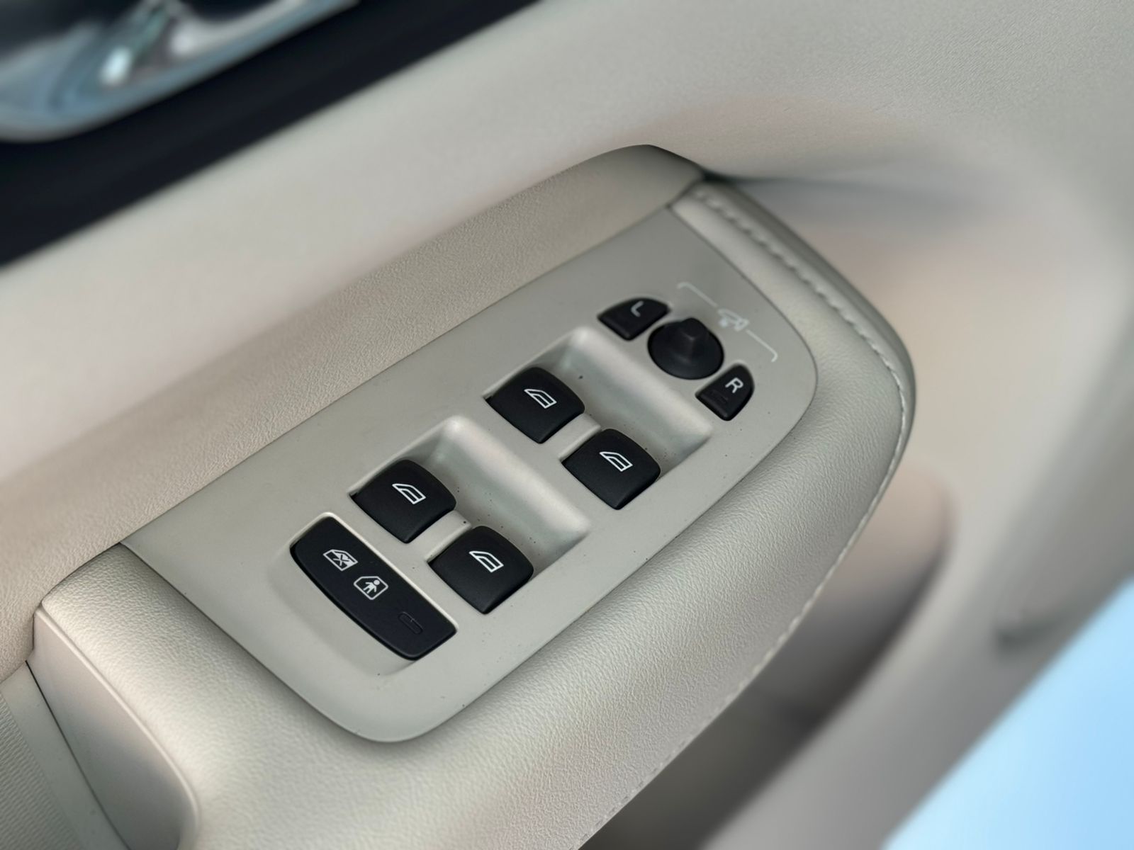 Volvo-XC 60-XC 60 T-8 Ultra Dark 2.0 AWD (Híbrido)