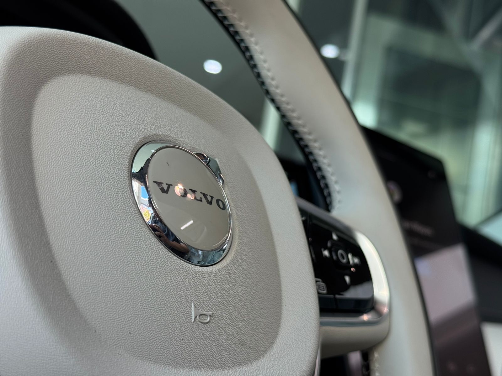 Volvo-XC 60-XC 60 T-8 Ultra Dark 2.0 AWD (Híbrido)